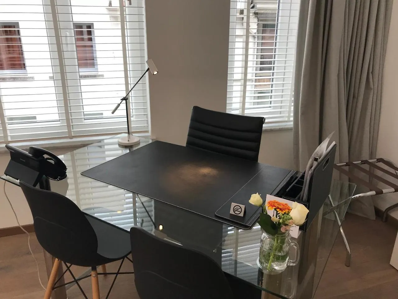 Antwerp Business Suites 4*,