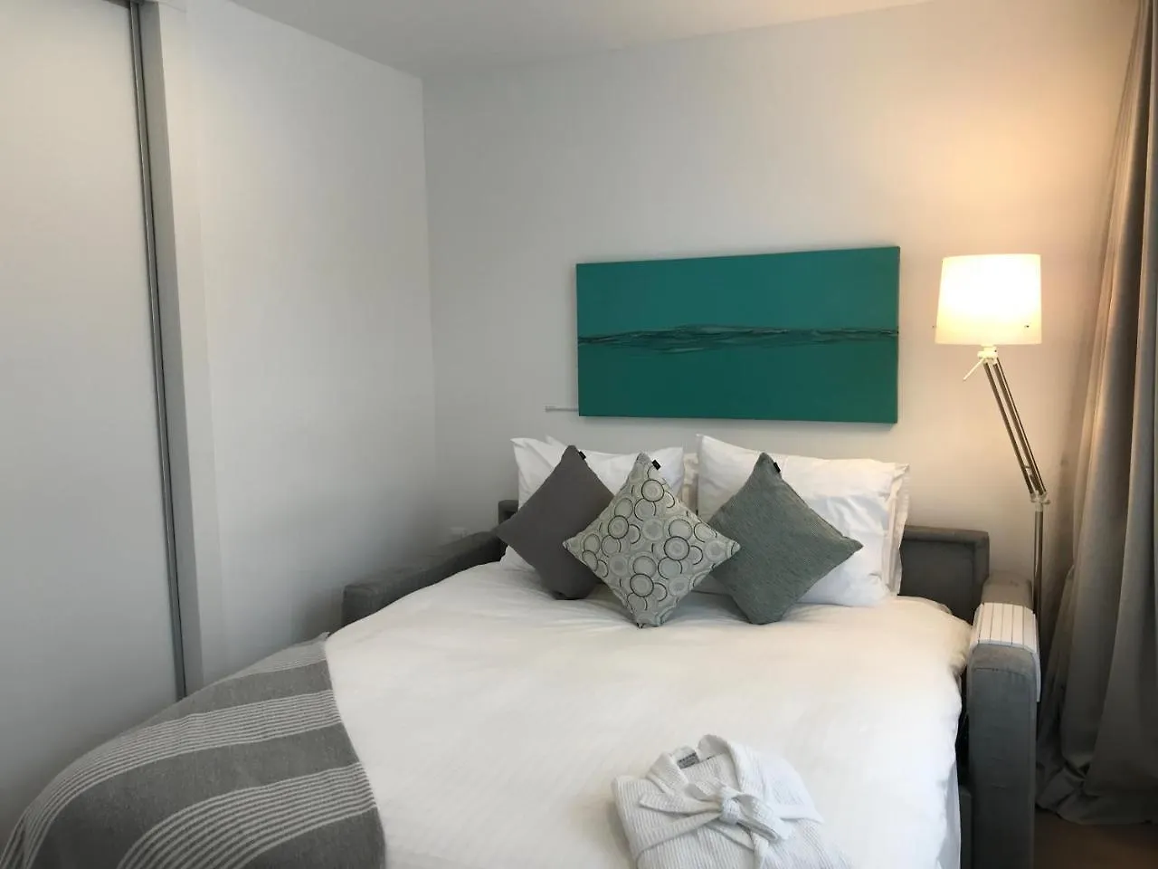 Antwerp Business Suites 4*,
